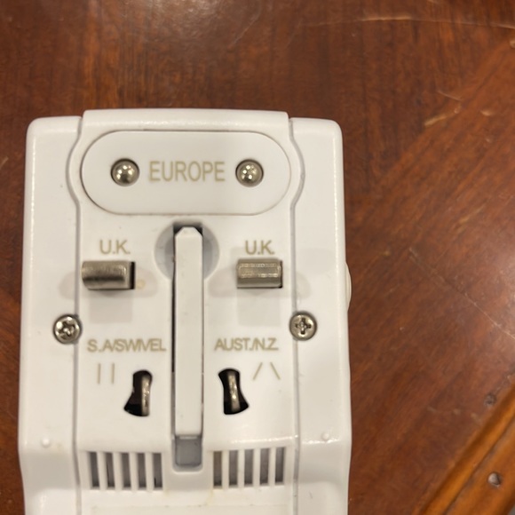 Travelling voltage changer and plug changer as well - Picture 3 of 4